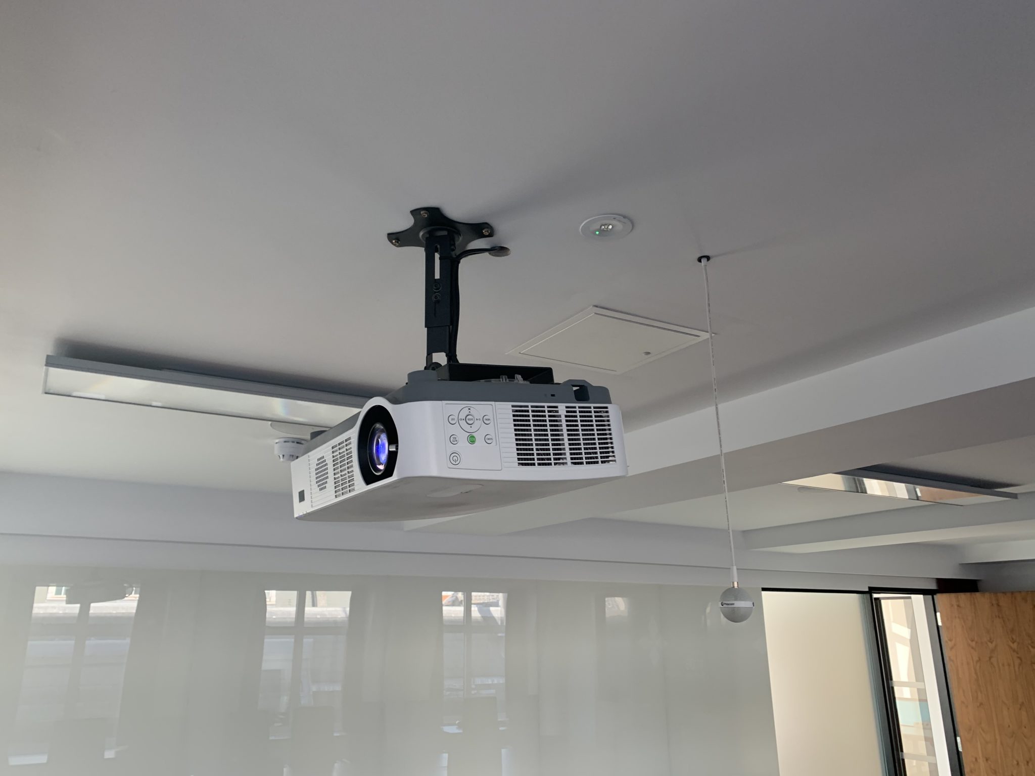 Boardroom Ceiling Mounted Projectors